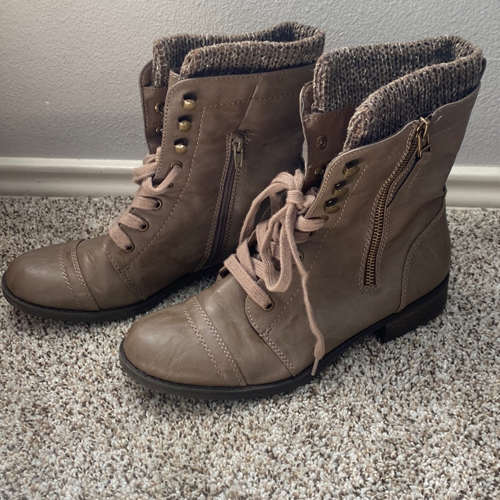 Women’s brown boots